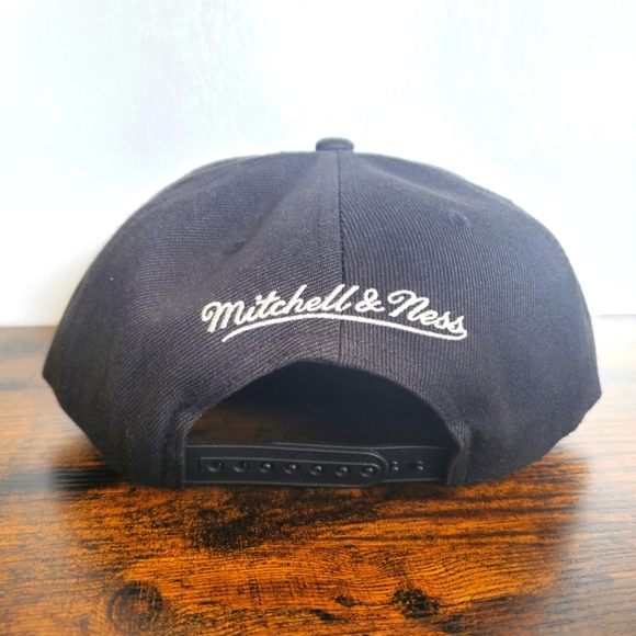Los Angeles Lakers Mitchell & Ness Two Tone Black/Gray Snapback Hat/Cap - Picture 4 of 9
